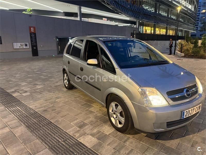 Usado Opel Meriva Enjoy 100 CV (73 kW) 2004 Gris / plata Monovolumen