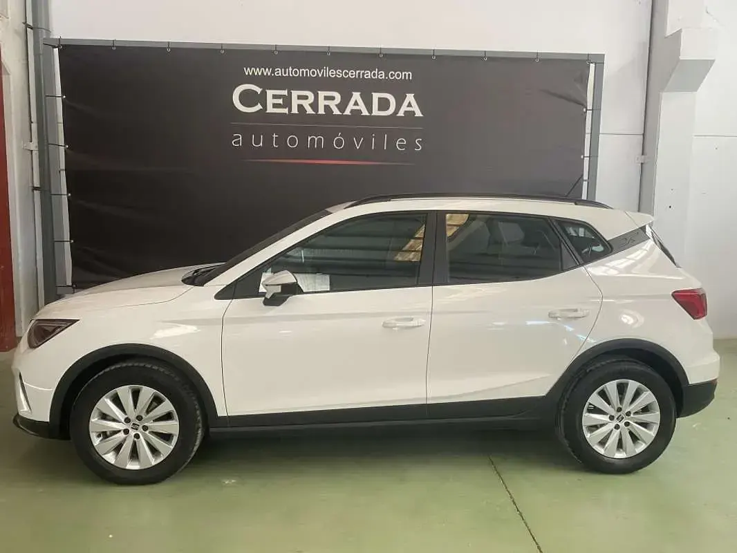 Usado Seat Arona Style 110 CV (80 kW) 2023 Blanco SUV