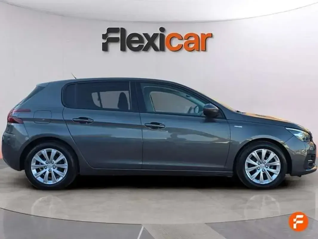 Usado Peugeot 308 Style 131 CV (96 kW) 2020 Gris Berlina