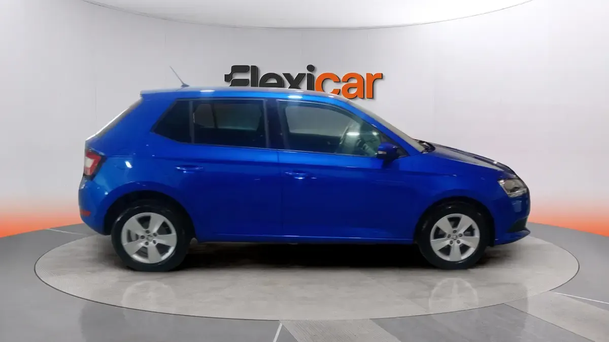 Usado Skoda Fabia 75 CV (55 kW) 2019 Azul Utilitario