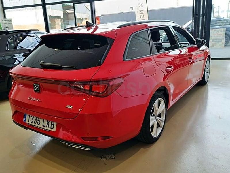 Usado Seat Leon FR 150 CV (110 kW) 2020 Rojo Familiar