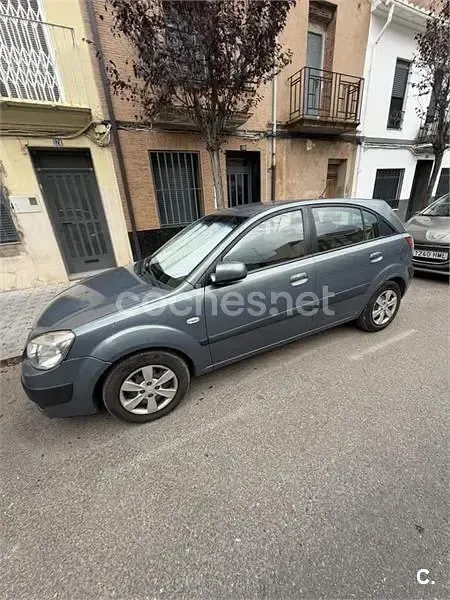 Usado Kia Rio 94 CV (69 kW) 2008 Azul Berlina