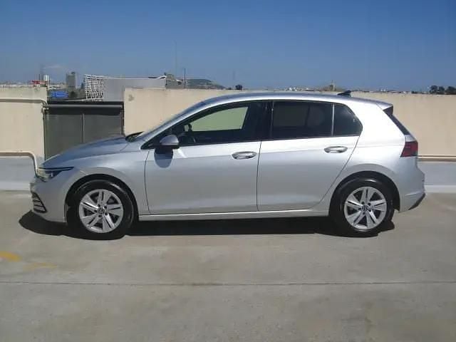 Usado VW Golf VIII Life 110 CV (80 kW) 2023 Gris Utilitario