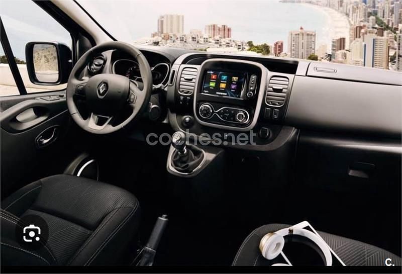 Usado Renault Trafic 170 CV (125 kW) 2021 Azul Monovolumen