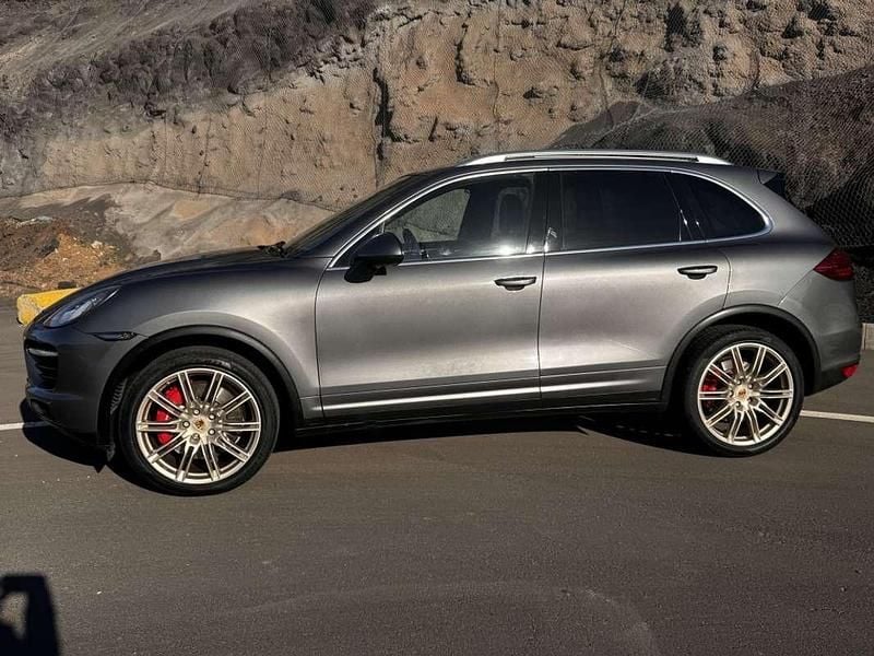Käytetty Porsche Cayenne Turbo 500 HP (367 kW) 2011 Harmaa Katumaasturi
