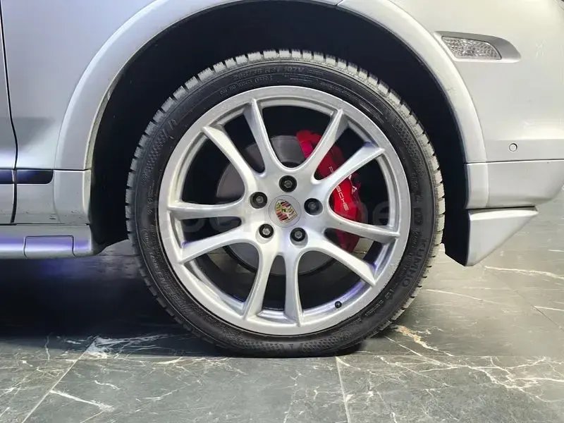 Usado Porsche Cayenne GTS 405 CV (297 kW) 2008 Gris / plata SUV