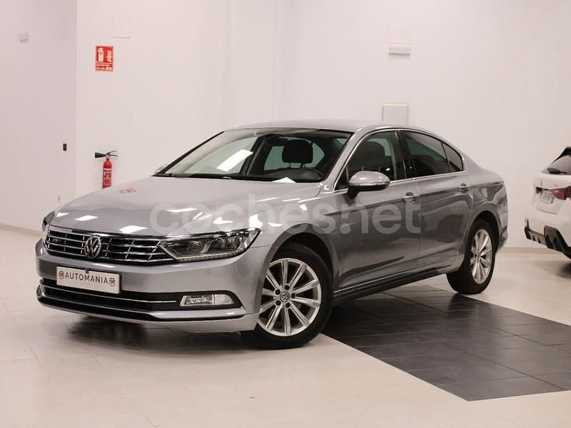 Usado VW Passat R-line 150 CV (110 kW) 2018 Gris / plata Berlina