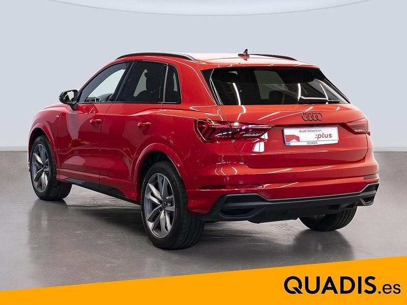 Usado Audi Q3 Ambiente 150 CV (110 kW) 2024 Rojo SUV