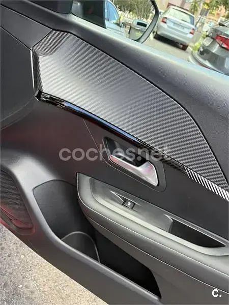 Nuevo Peugeot 208 Allure 100 CV (73 kW) 2025 Rojo Utilitario
