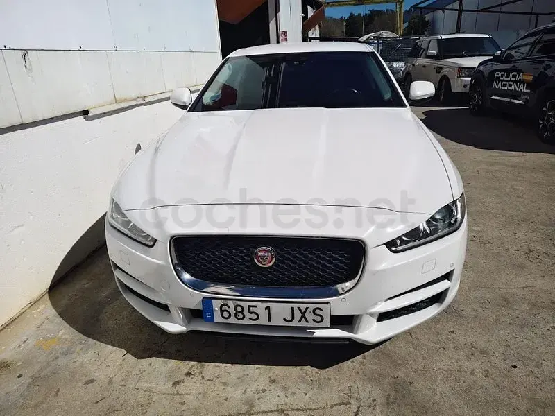 Usado Jaguar XE Portfolio 180 CV (132 kW) 2017 Blanco Berlina