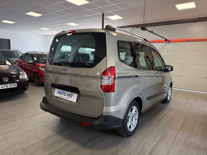 Usado Ford Tourneo Courier Titanium 100 CV (73 kW) 2016 Beige Monovolumen