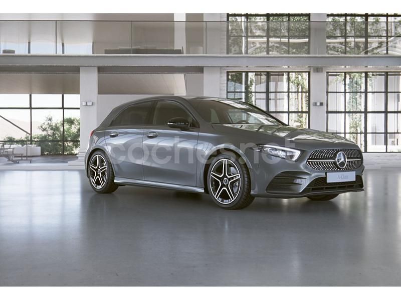 Usado Mercedes A180 AMG line 136 CV (100 kW) 2020 Mountaingrau  met. Berlina