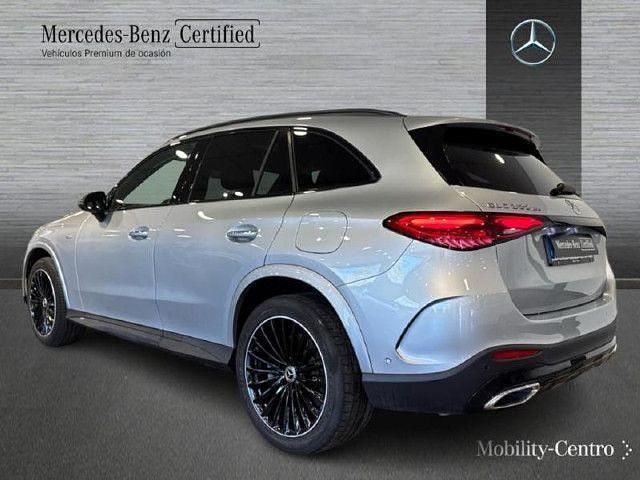 Usado Mercedes GLC300e 333 CV (244 kW) 2025 Plata hightech