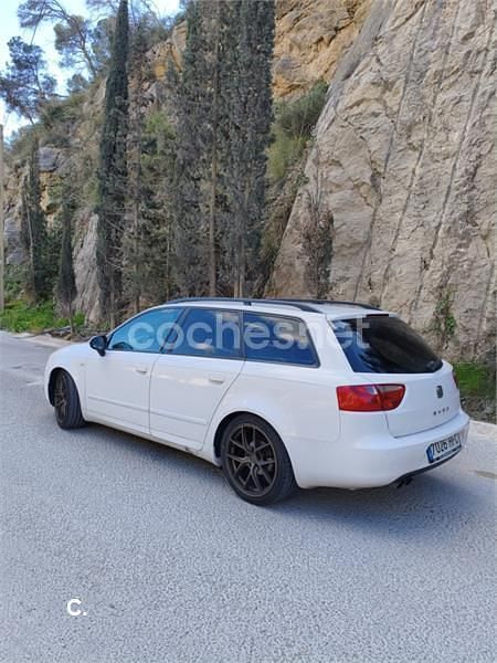 Usado Seat Exeo Reference 120 CV (88 kW) 2011 Blanco Familiar