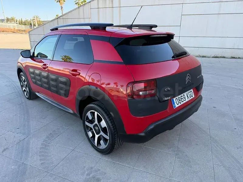Usado Citroën C4 Shine 100 CV (73 kW) 2017 Rojo Berlina