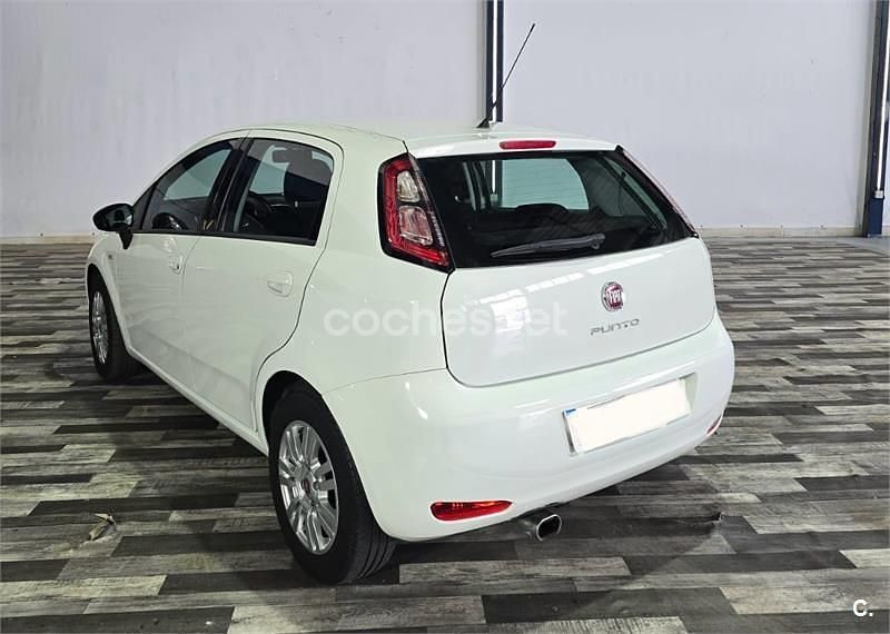 Usado Fiat Punto Pop 75 CV (55 kW) 2015 Blanco Utilitario