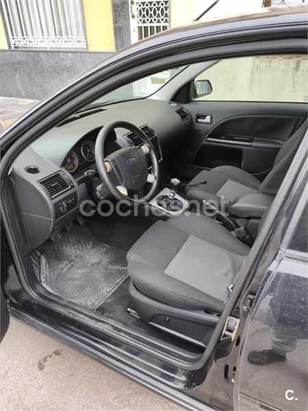 Usado Ford Mondeo Ghia 130 CV (95 kW) 2003 Negro Berlina