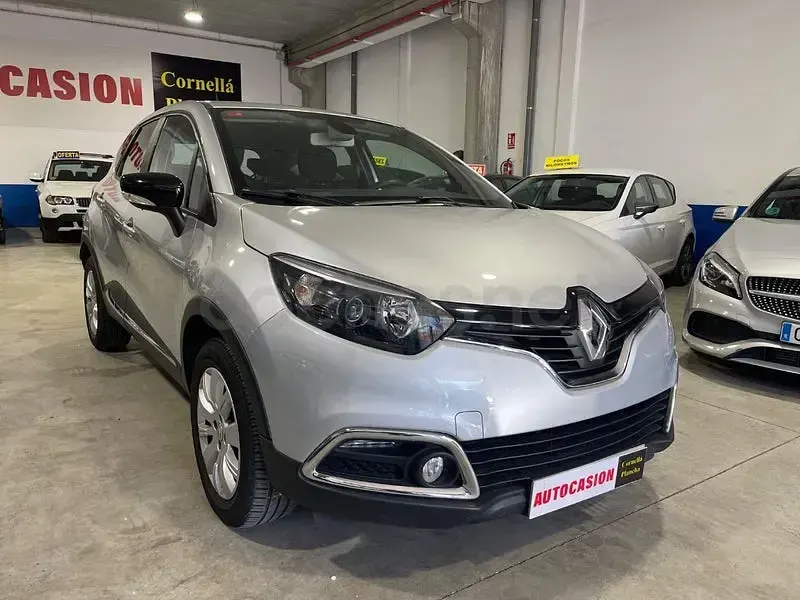 Usado Renault Captur Zen 90 CV (66 kW) 2017 Gris / plata SUV