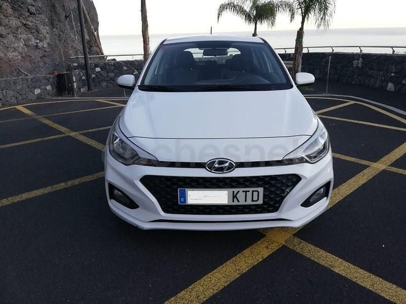 Usado Hyundai i20 100 CV (73 kW) 2019 Blanco Berlina