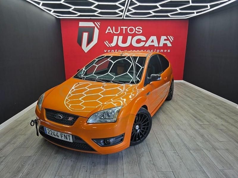 Usado Ford Focus ST 225 CV (165 kW) 2007 Naranja Berlina