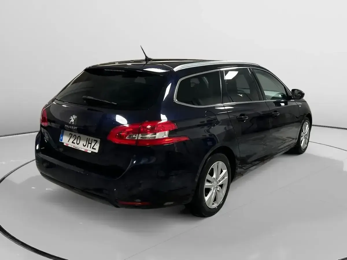 Usado Peugeot 308 SW Style 120 CV (88 kW) 2015 Negro Familiar