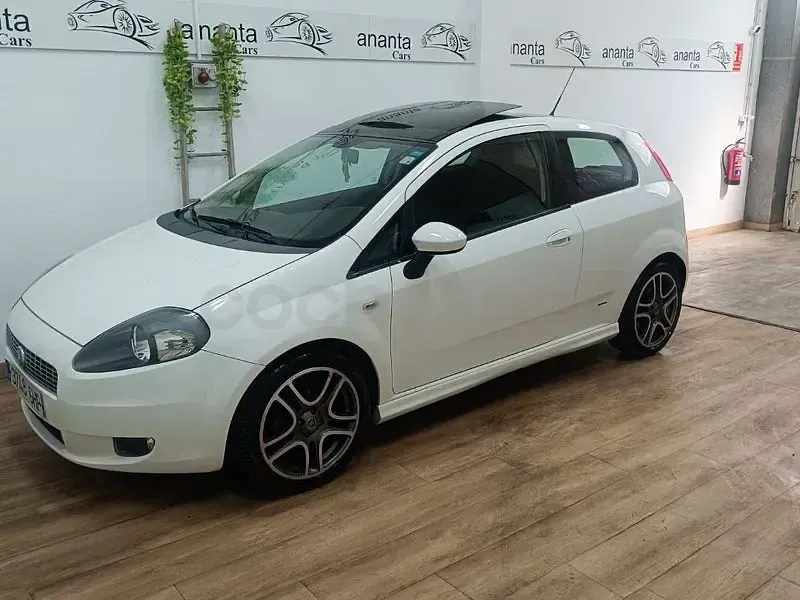 Usado Fiat Grande Punto 95 CV (69 kW) 2009 Blanco Utilitario