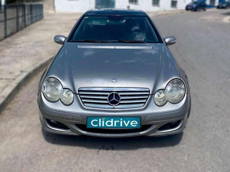 Usado Mercedes C220 170 CV (125 kW) 2006 Gris / plata Berlina