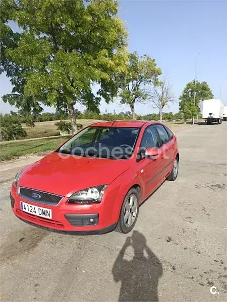 Usado Ford Focus Sport 145 CV (106 kW) 2005 Rojo Berlina