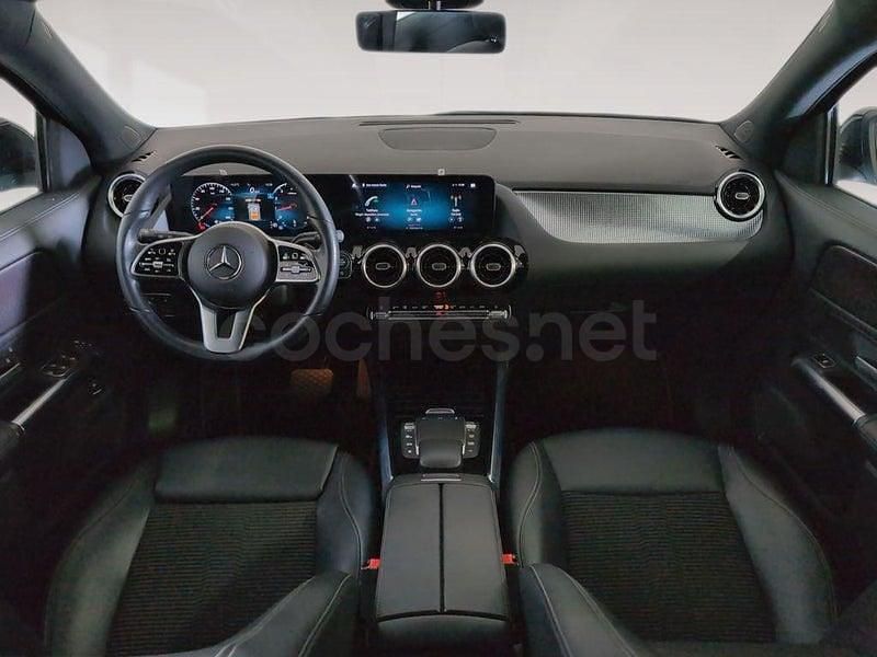 Käytetty Mercedes GLA180 136 HP (100 kW) 2022 Musta Katumaasturi