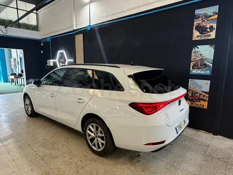 Usado Seat Leon Style 150 CV (110 kW) 2022 Blanco Familiar
