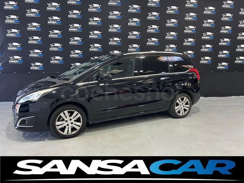 Usado Peugeot 5008 Allure 150 CV (110 kW) 2015 Negro Monovolumen