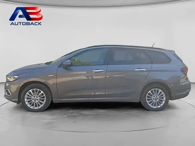 Usado Fiat Tipo Life 130 CV (95 kW) 2022 Gris Familiar