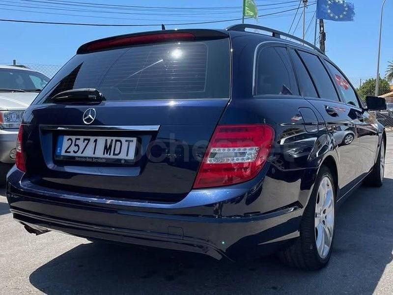 Usado Mercedes C180 120 CV (88 kW) 2013 Azul Familiar
