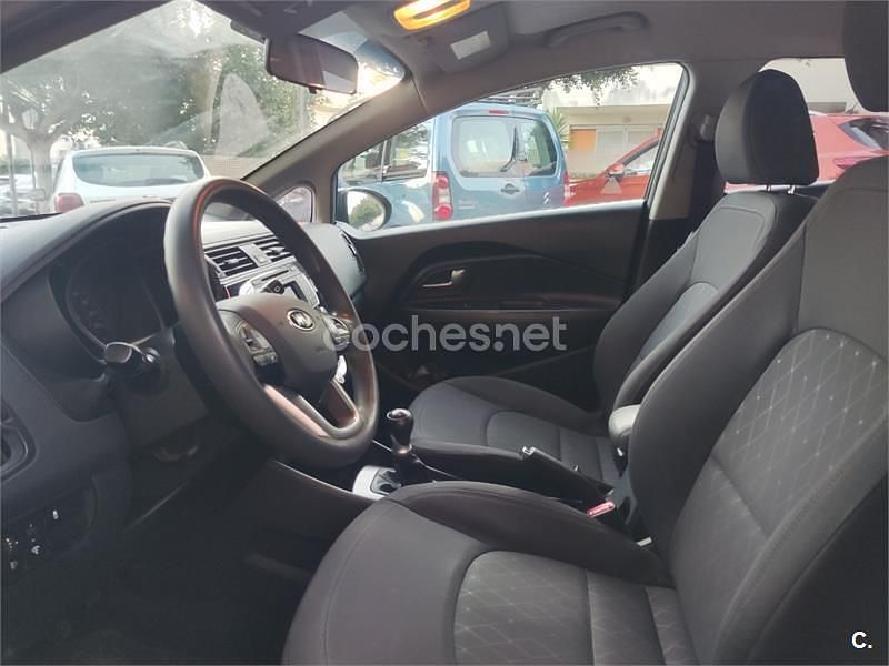 Usado Kia Rio 84 CV (61 kW) 2016 Gris / plata Utilitario