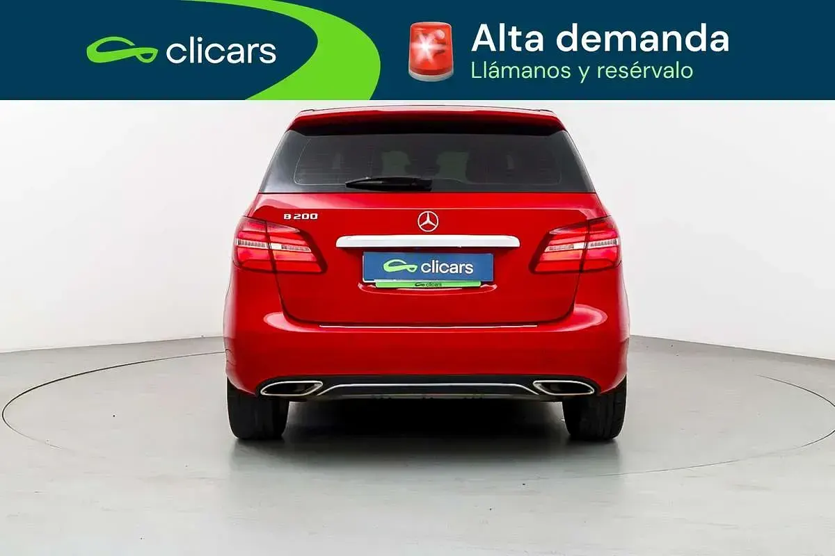 Usado Mercedes B200 156 CV (114 kW) 2018 Rojo Utilitario