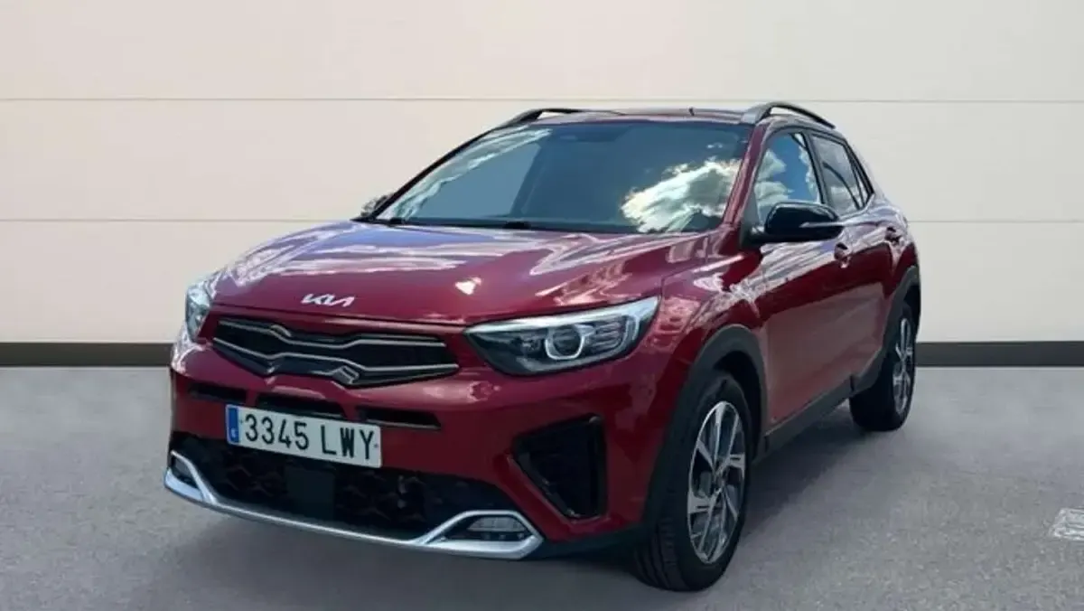 Käytetty Kia Stonic GT-Line 121 HP (88 kW) 2022 Punainen Katumaasturi
