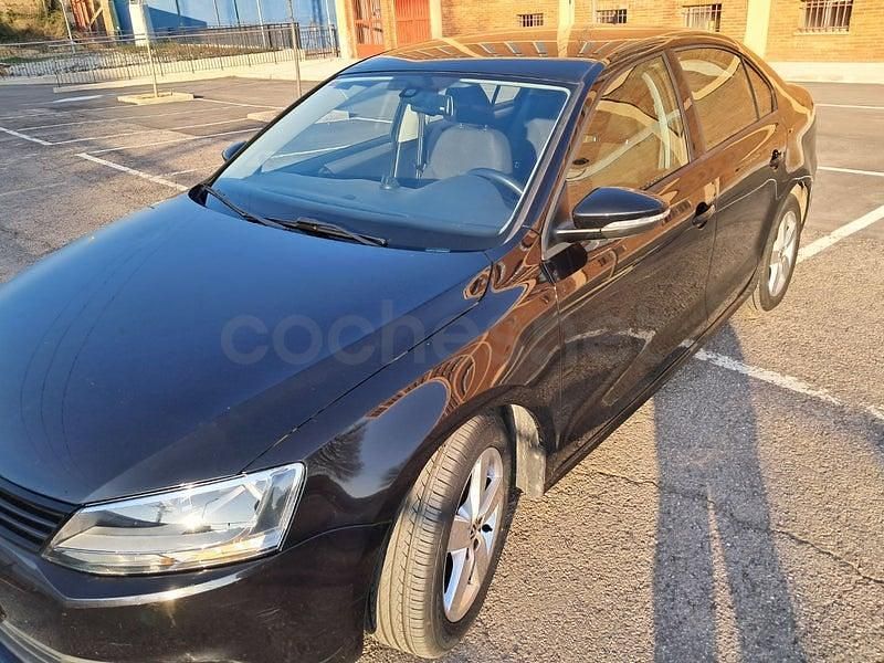 Usado VW Jetta Advance 105 CV (77 kW) 2011 Negro Berlina