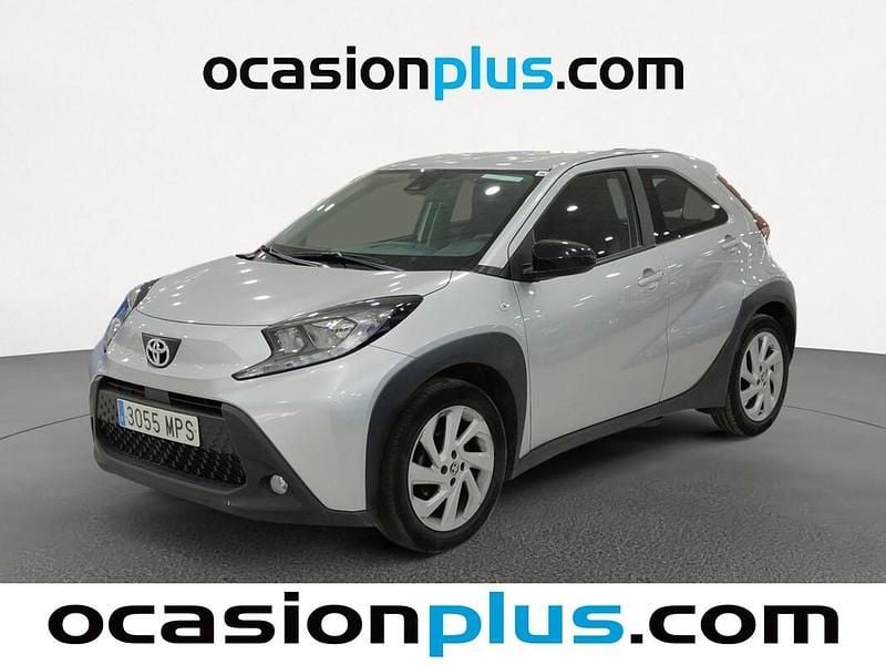 Gris Usado 2024 Toyota Aygo X Play SUV | 12.991 € (Precio justo) - Imagen 1/4