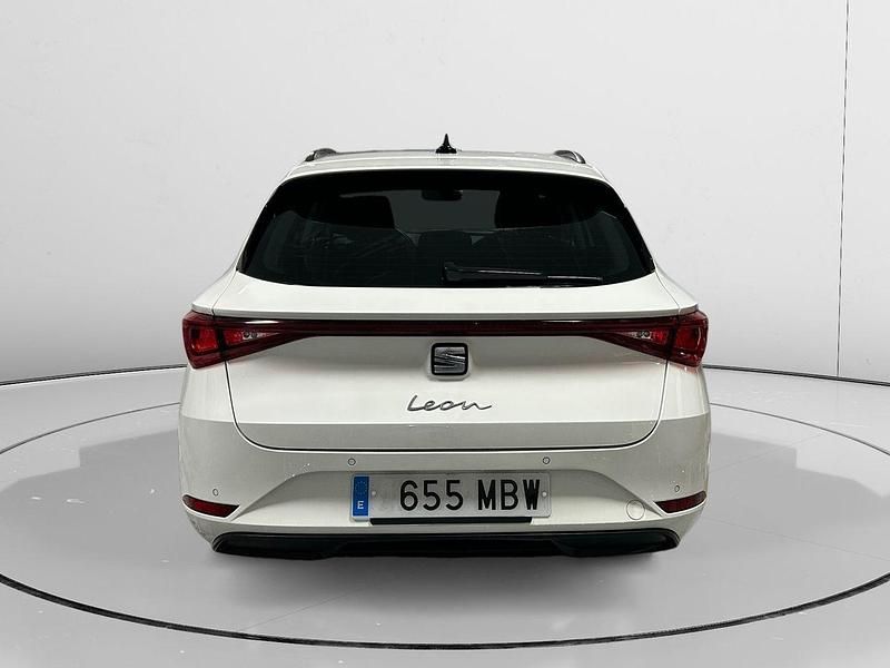 Usado Seat Leon Style 116 CV (85 kW) 2022 Blanco Familiar