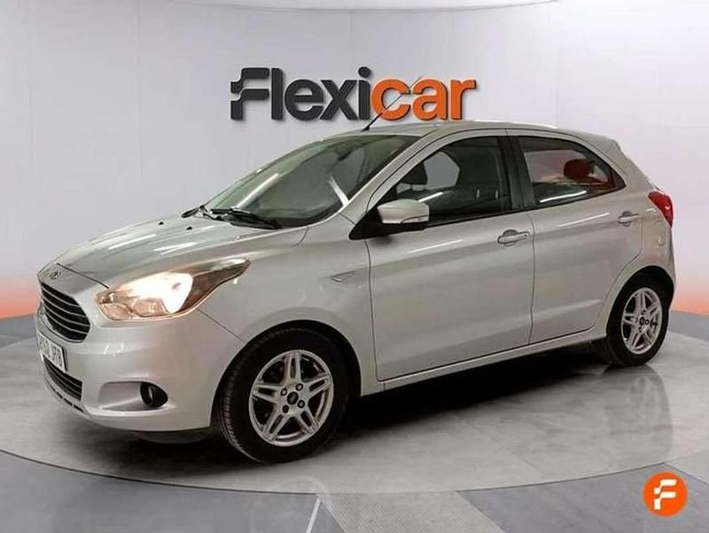 Usado Ford Ka Plus 69 CV (50 kW) 2016 Gris Utilitario