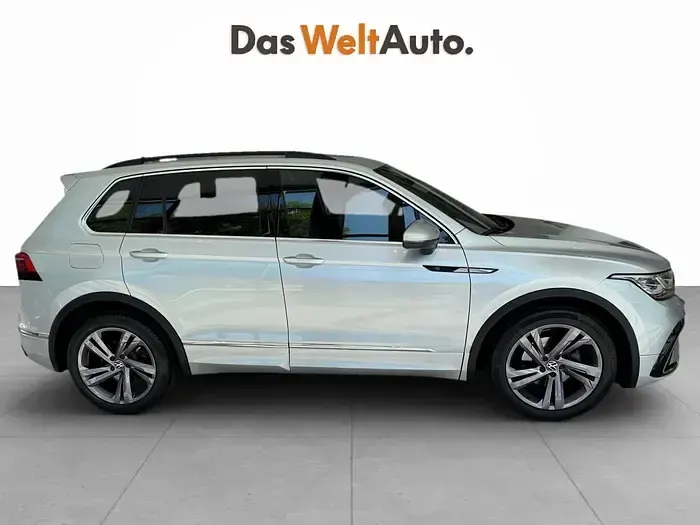 Usado VW Tiguan R-line 150 CV (110 kW) 2023 Gris / plata SUV