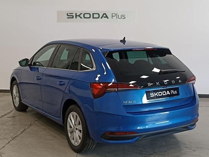 Azul Usado 2023 Skoda Scala Ambition Utilitario | 18.400 € (Un poco caro) - Imagen 1/4