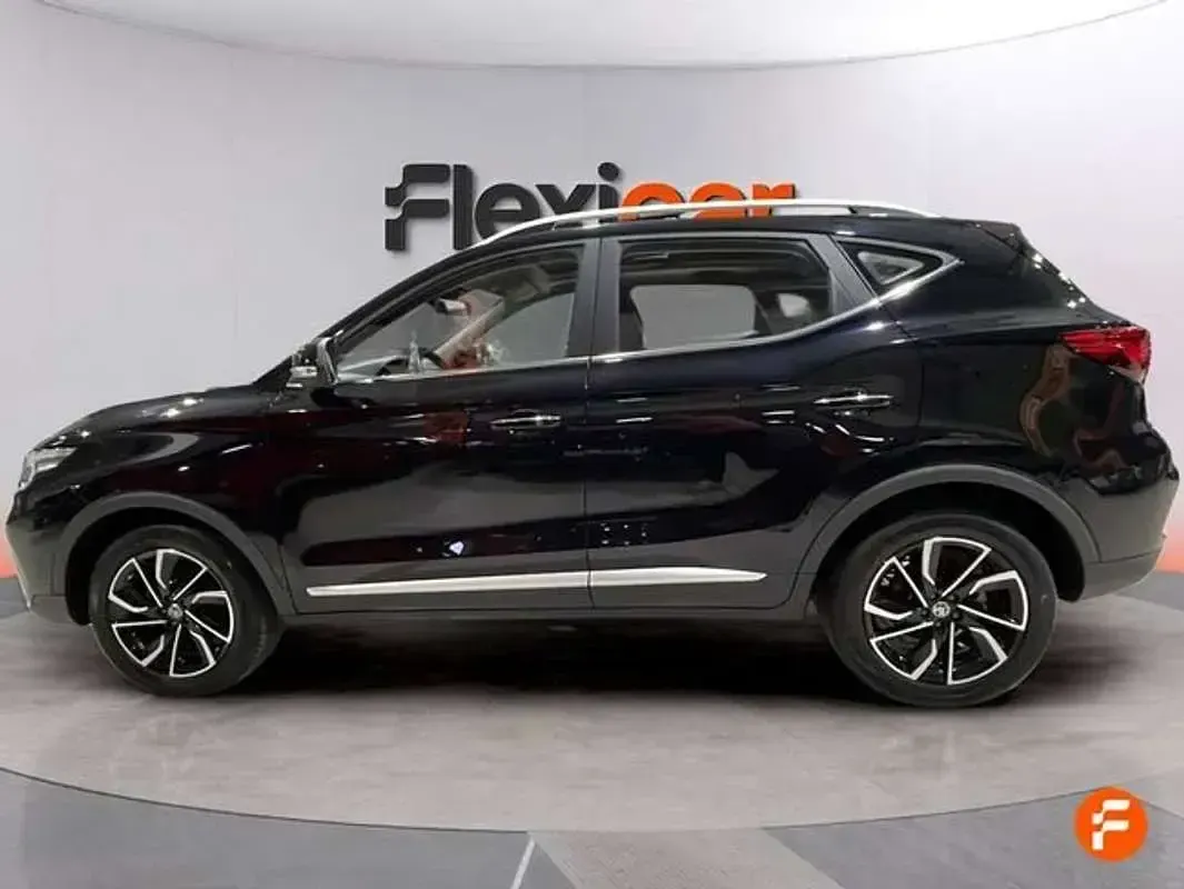 Begagnad MG ZS Luxury 111 HK (81 kW) 2023 Svart SUV