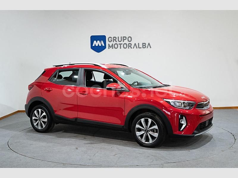 Rojo Usado 2024 Kia Stonic SUV | 20.700 € (Un poco caro) - Imagen 1/4