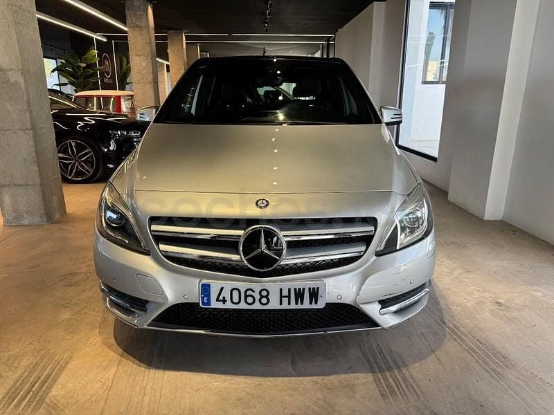 Begagnad Mercedes B180 109 HK (80 kW) 2014 Grå Minibuss