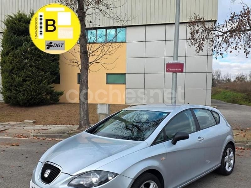 Usado Seat Leon Sport 105 CV (77 kW) 2008 Gris / plata Berlina