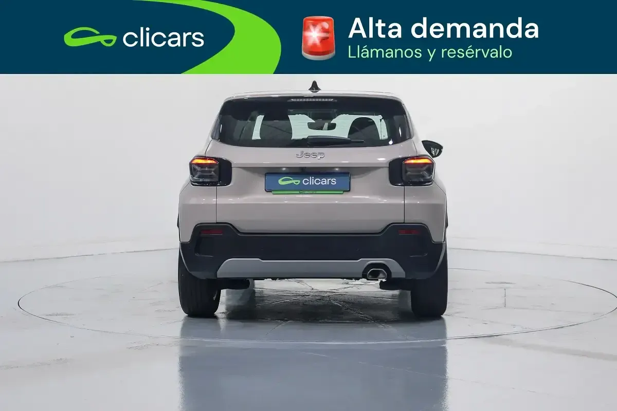Usado Jeep Avenger Altitude 100 CV (73 kW) 2025 Gris / plata SUV