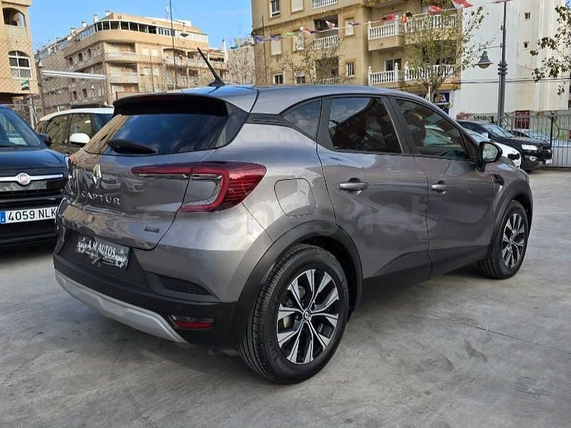 Usado Renault Captur Evolution 145 CV (106 kW) 2023 Gris / plata SUV
