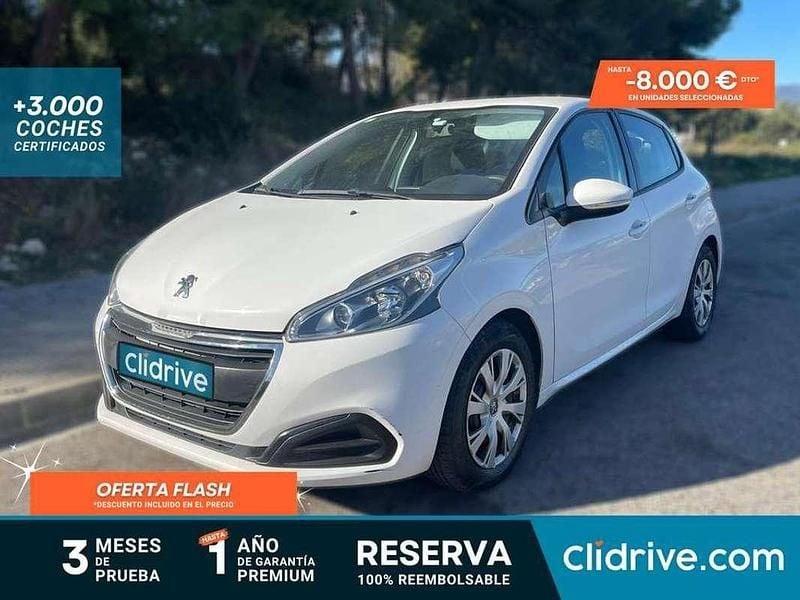 Blanco Usado 2015 Peugeot 208 Active Utilitario | 6190 € (Super precio) - Imagen 1/3