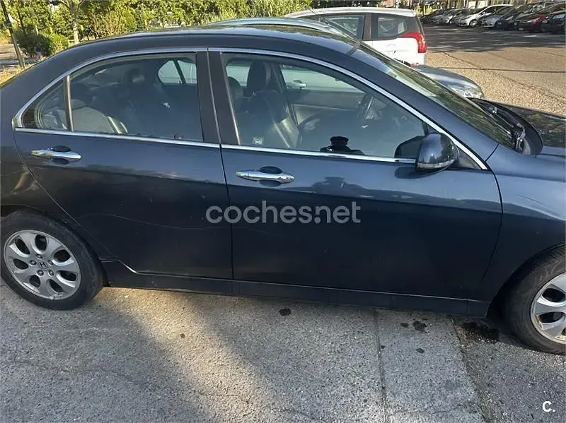 Usado Honda Accord Executive 140 CV (102 kW) 2006 Gris / plata Berlina
